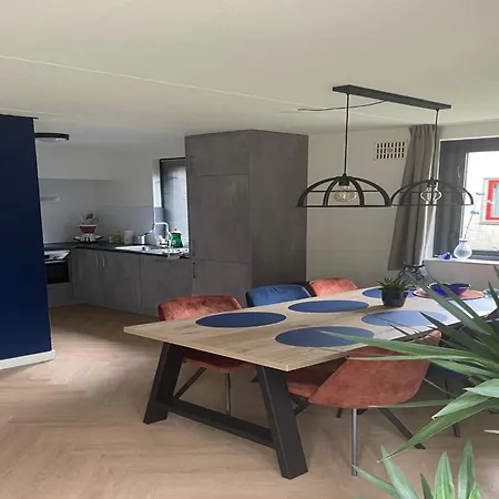 Sunny Family By The Сasa de vacaciones