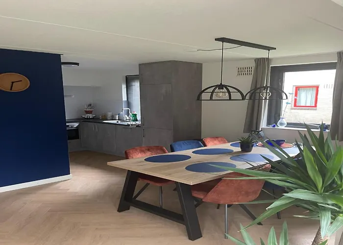 Sunny Family By The 度假居